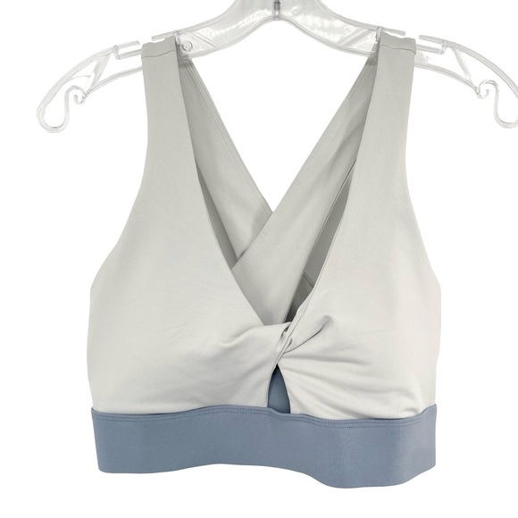 Fabletics Oasis Twist Medium Impact Sports Bra Size Medium - Picture 2 of 7